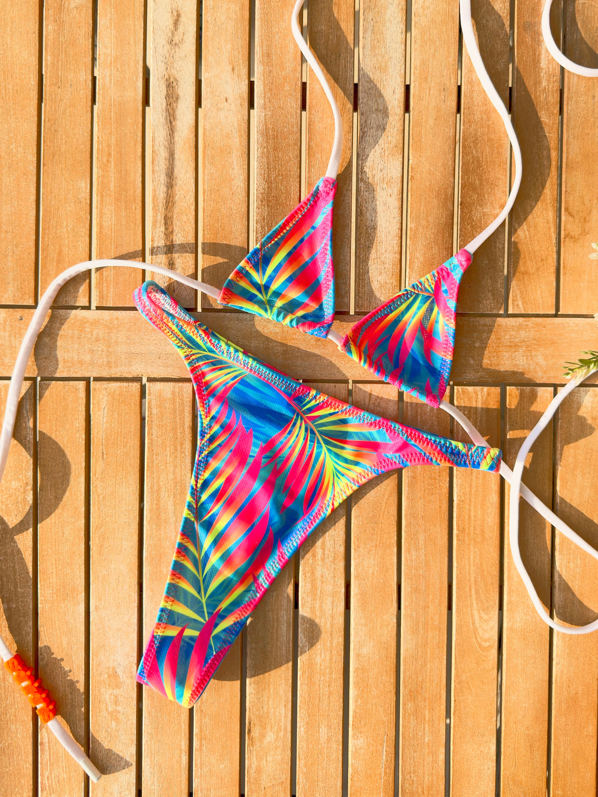 neon-palm-leaves